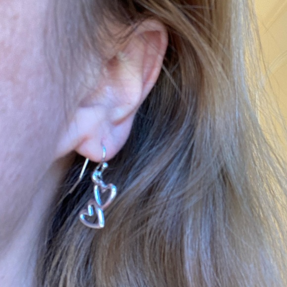 NEW💙💎DOUBLE HEART! DROP EARRINGS!💎💙SILVER TONE! FREE GIFTS & GIFT WRAP TOO! - Picture 6 of 8